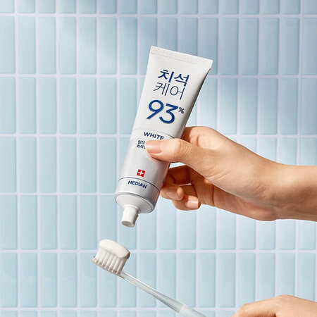 Kem Đánh Răng Median IQ 93% Trắng Răng Màu Trắng Bạc 120g